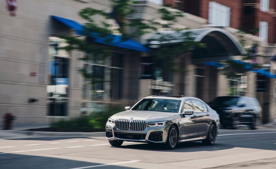  BMW 745e xDrive M Sport (G11) 2019 года  (NA) (фото 2 из 32)